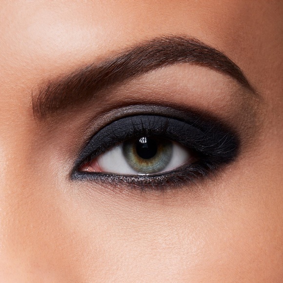 MAC Matte Eye Shadow Carbon - Picture 1 of 16